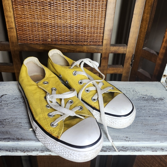 Yellow converse all star shoes - Picture 2 of 6